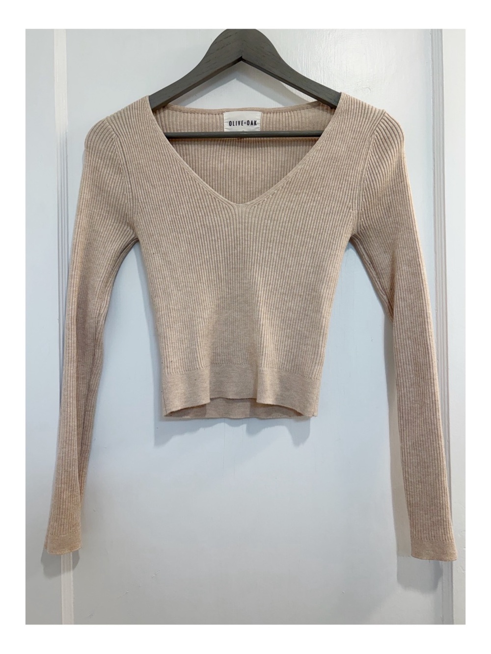 Olive & Oak Ribbed V-Neck Top in Light Beige